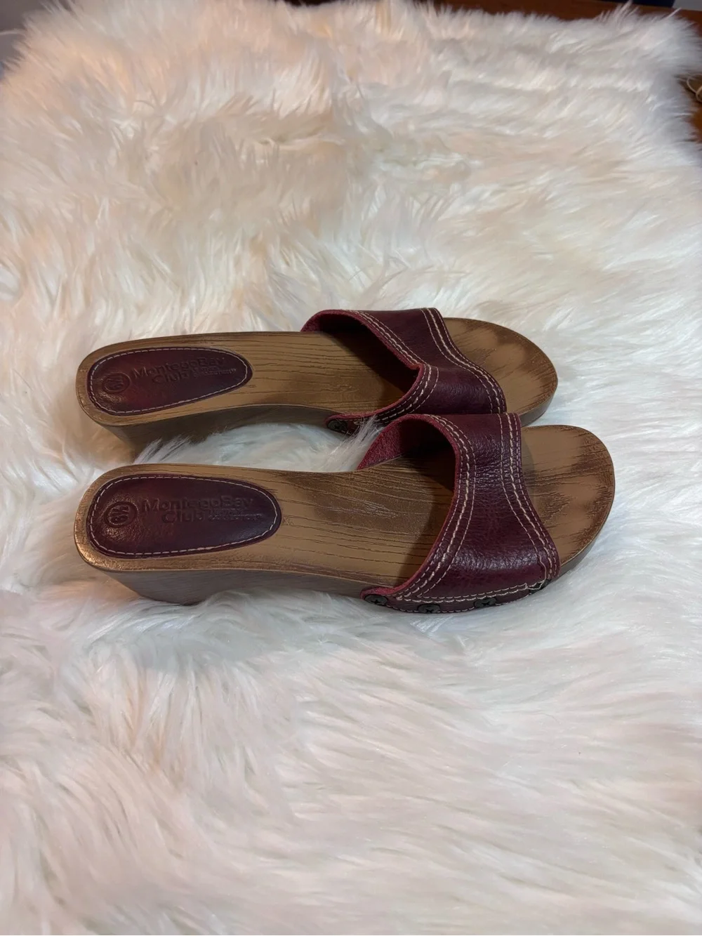 Montego Bay Open-Toe Slide Wood Bottom Sandals in Burgundy
